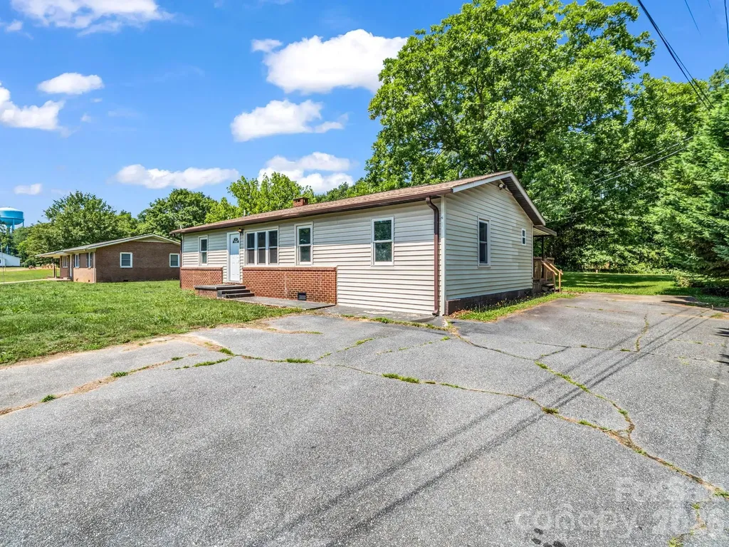 1758 Chase High Road Forest City NC 28043