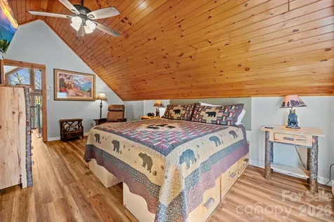 569 Shelter Rock Circle Sugar Mountain NC 28604
