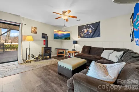 569 Shelter Rock Circle Sugar Mountain NC 28604