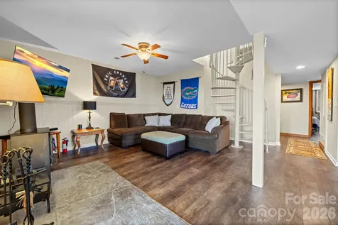569 Shelter Rock Circle Sugar Mountain NC 28604