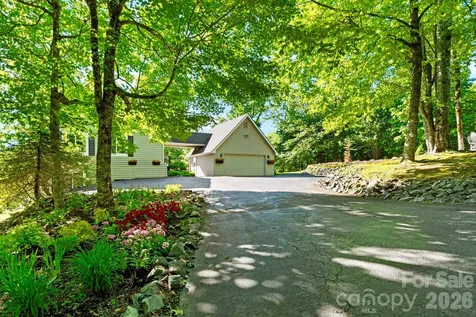 569 Shelter Rock Circle Sugar Mountain NC 28604