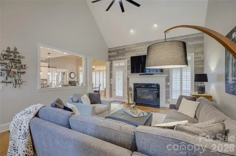 11404 Fernside Drive Charlotte NC 28227