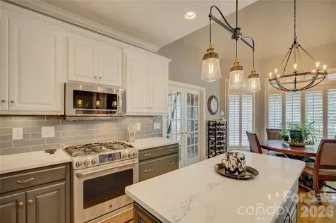 11404 Fernside Drive Charlotte NC 28227