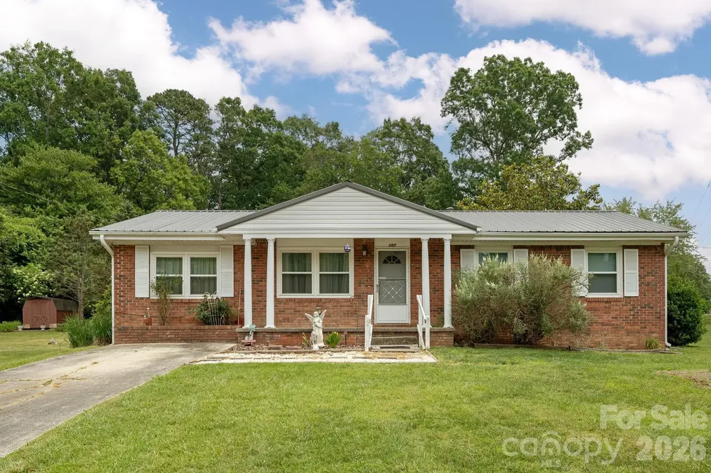 107 Maywood Road Hendersonville NC 28792