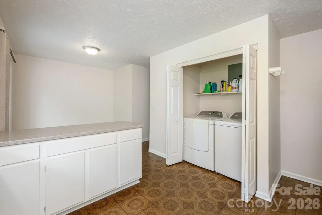 107 Maywood Road Hendersonville NC 28792