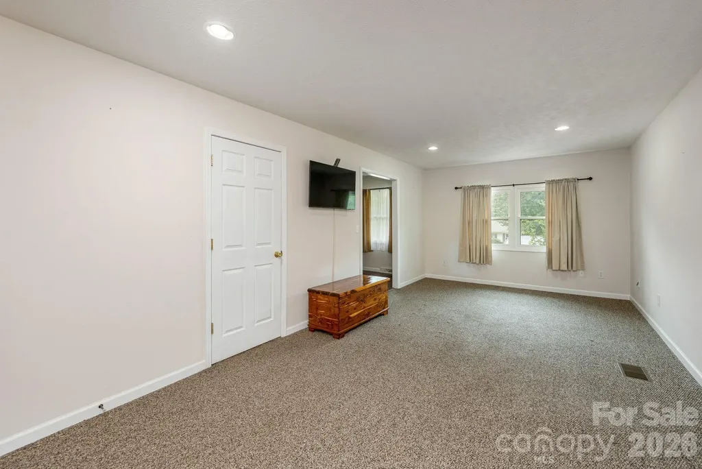 107 Maywood Road Hendersonville NC 28792