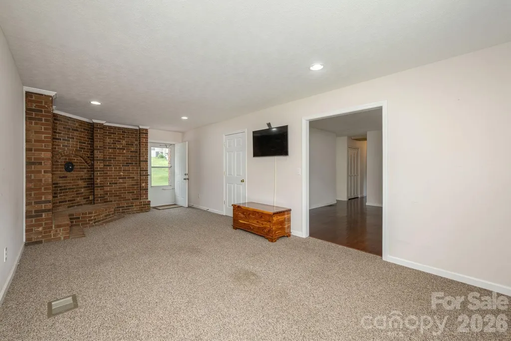 107 Maywood Road Hendersonville NC 28792