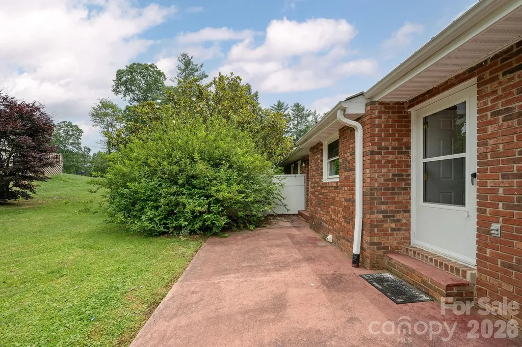 107 Maywood Road Hendersonville NC 28792