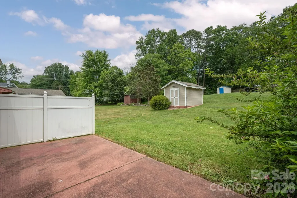 107 Maywood Road Hendersonville NC 28792
