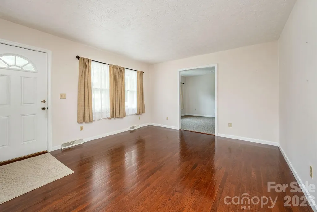 107 Maywood Road Hendersonville NC 28792