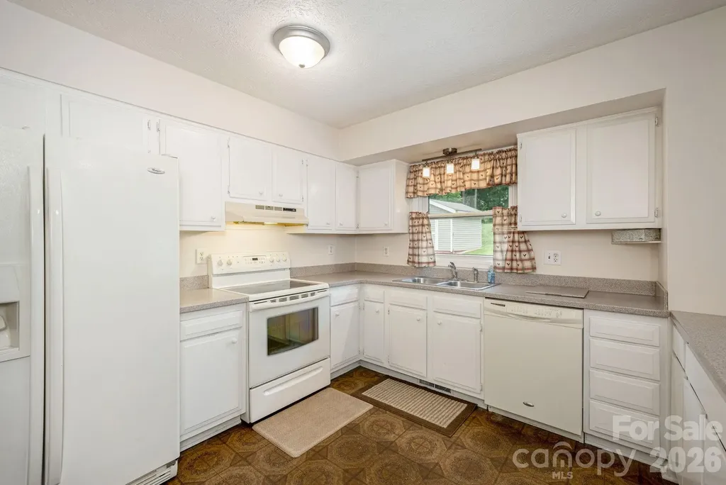 107 Maywood Road Hendersonville NC 28792