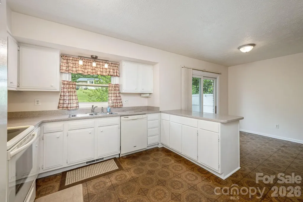 107 Maywood Road Hendersonville NC 28792