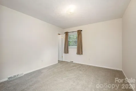 107 Maywood Road Hendersonville NC 28792