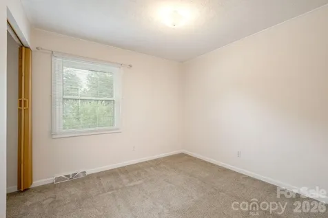107 Maywood Road Hendersonville NC 28792