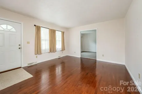 107 Maywood Road Hendersonville NC 28792
