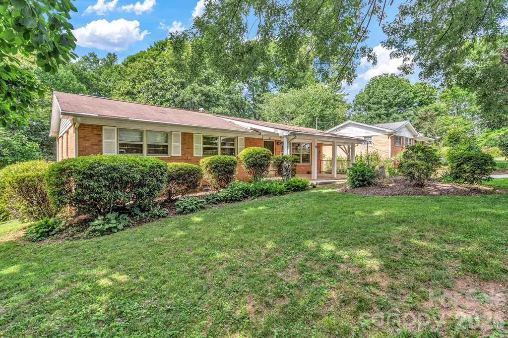 67 Wagon Road Asheville NC 28805
