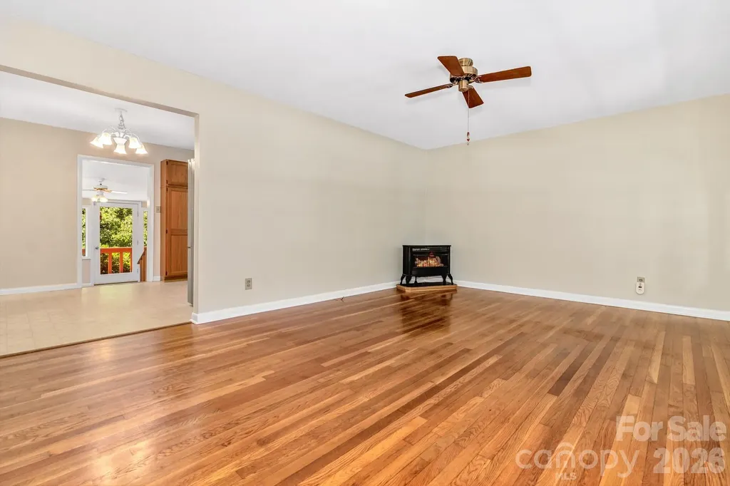 67 Wagon Road Asheville NC 28805
