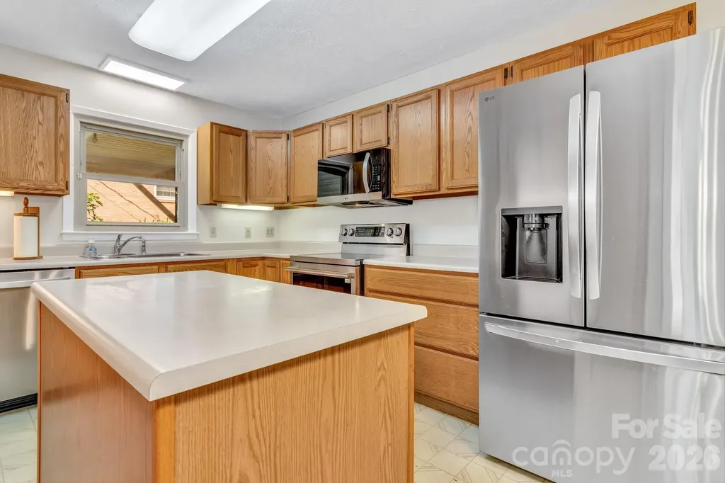 67 Wagon Road Asheville NC 28805