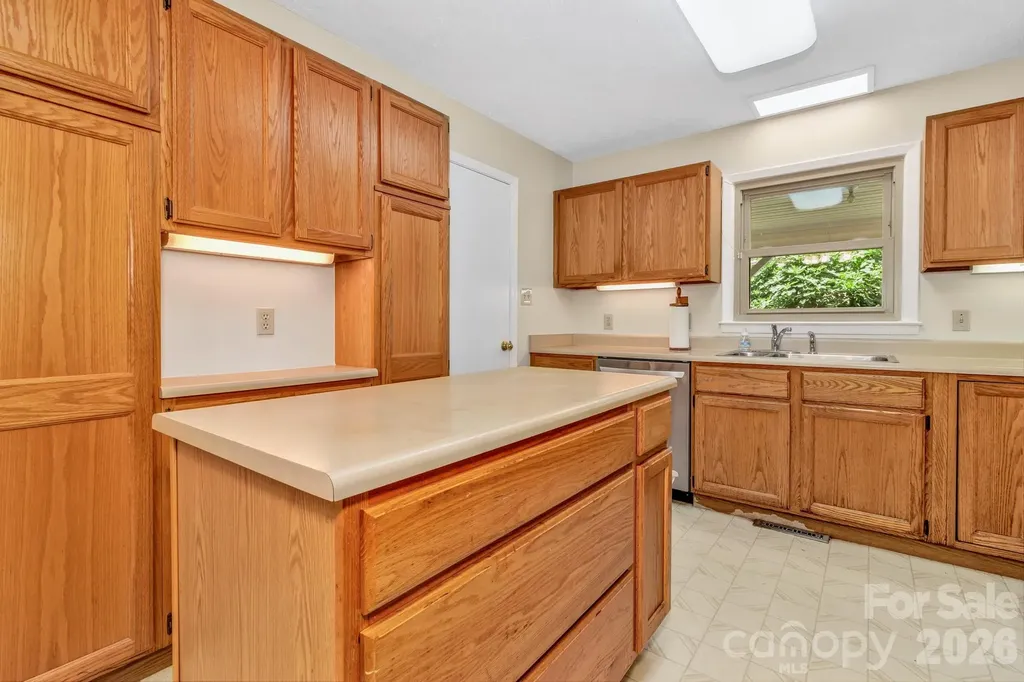 67 Wagon Road Asheville NC 28805