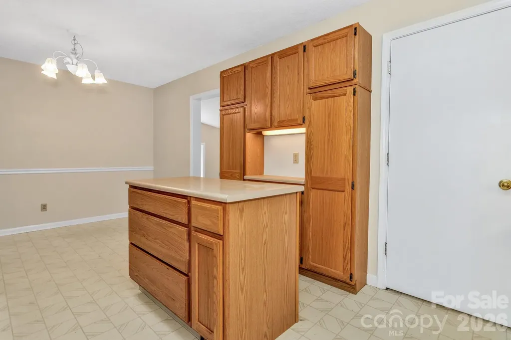 67 Wagon Road Asheville NC 28805