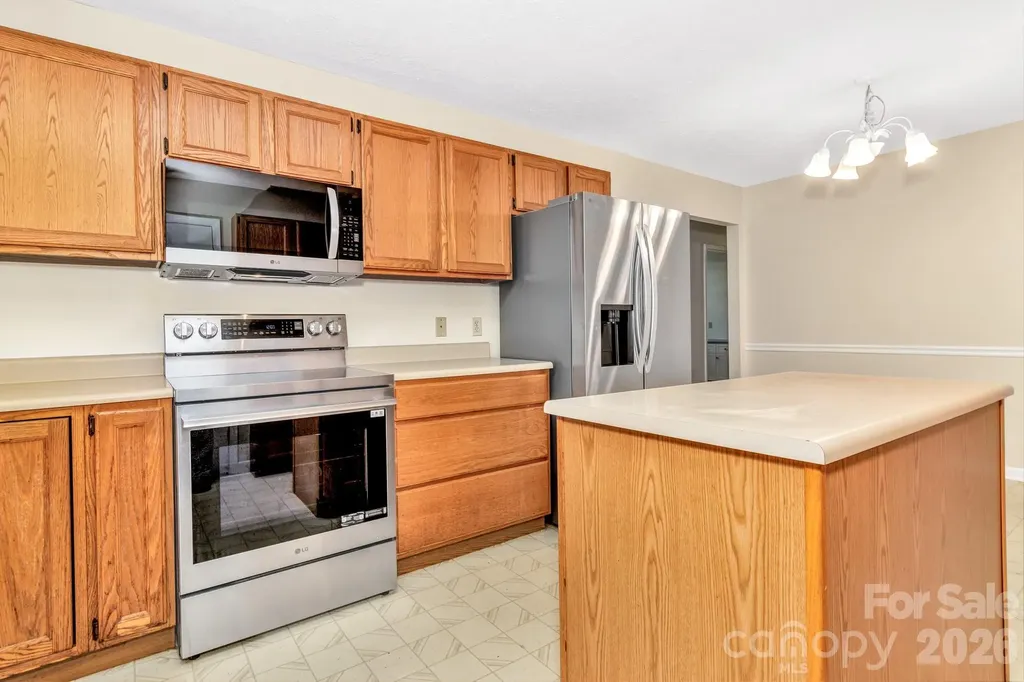 67 Wagon Road Asheville NC 28805