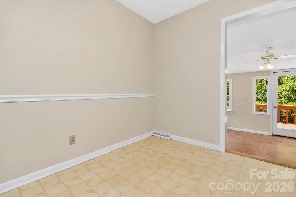 67 Wagon Road Asheville NC 28805