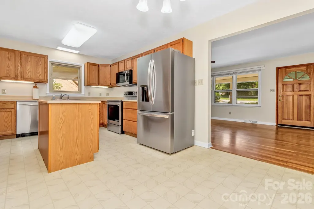 67 Wagon Road Asheville NC 28805