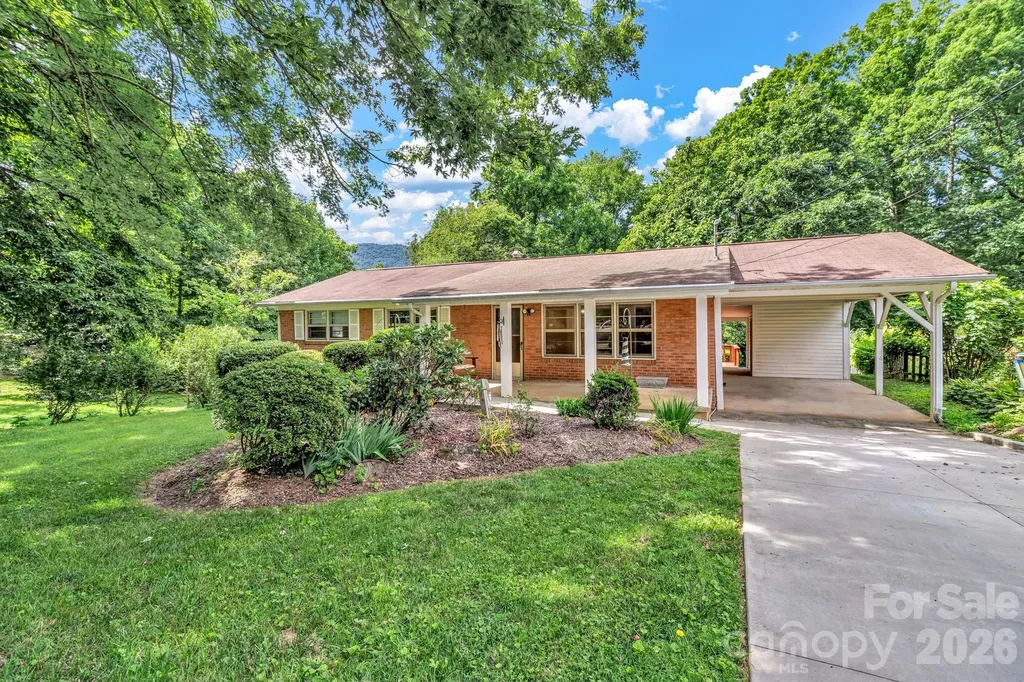 67 Wagon Road Asheville NC 28805