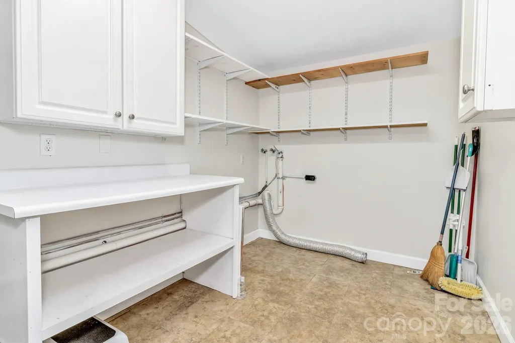67 Wagon Road Asheville NC 28805