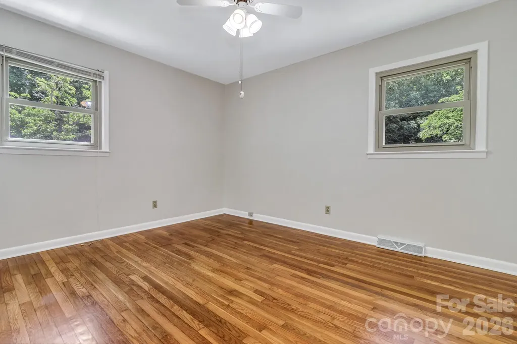 67 Wagon Road Asheville NC 28805