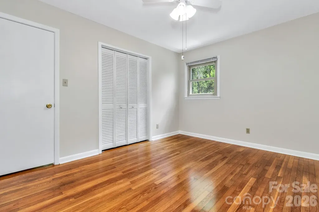 67 Wagon Road Asheville NC 28805