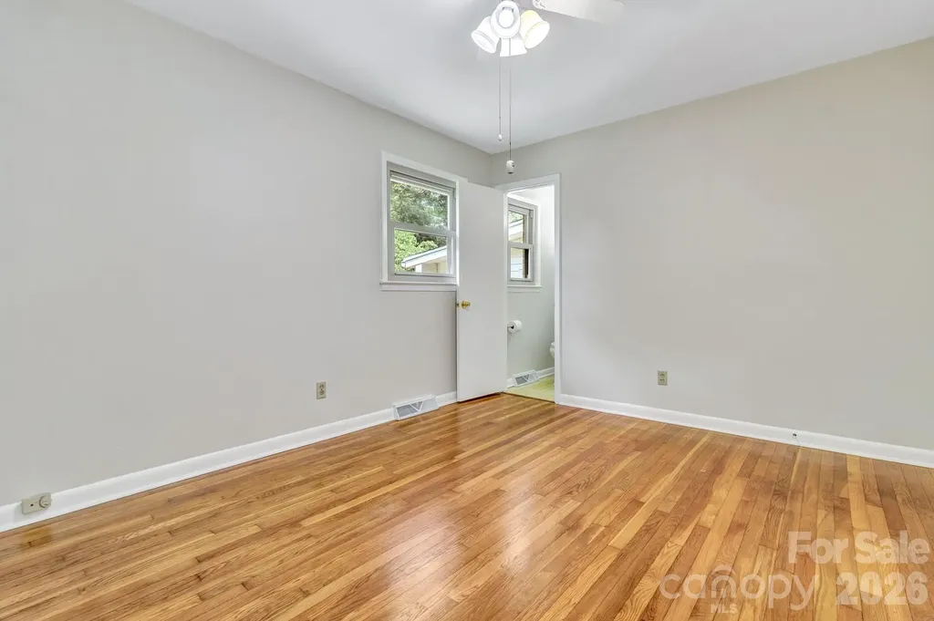 67 Wagon Road Asheville NC 28805