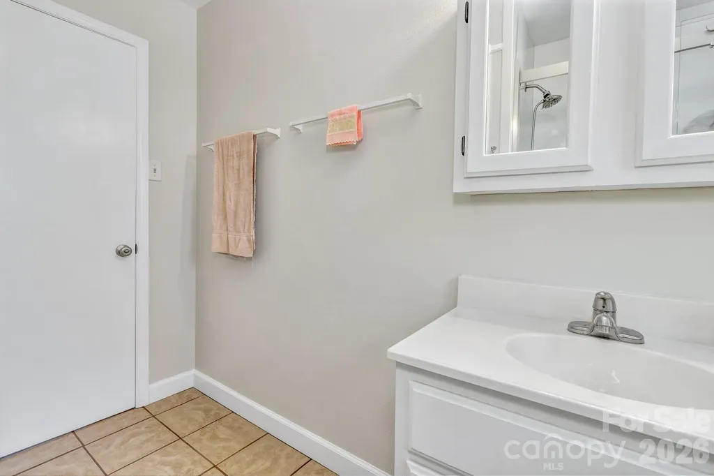 67 Wagon Road Asheville NC 28805