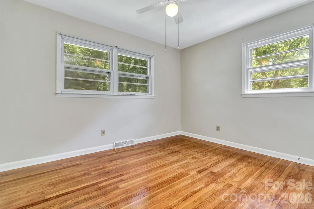 67 Wagon Road Asheville NC 28805