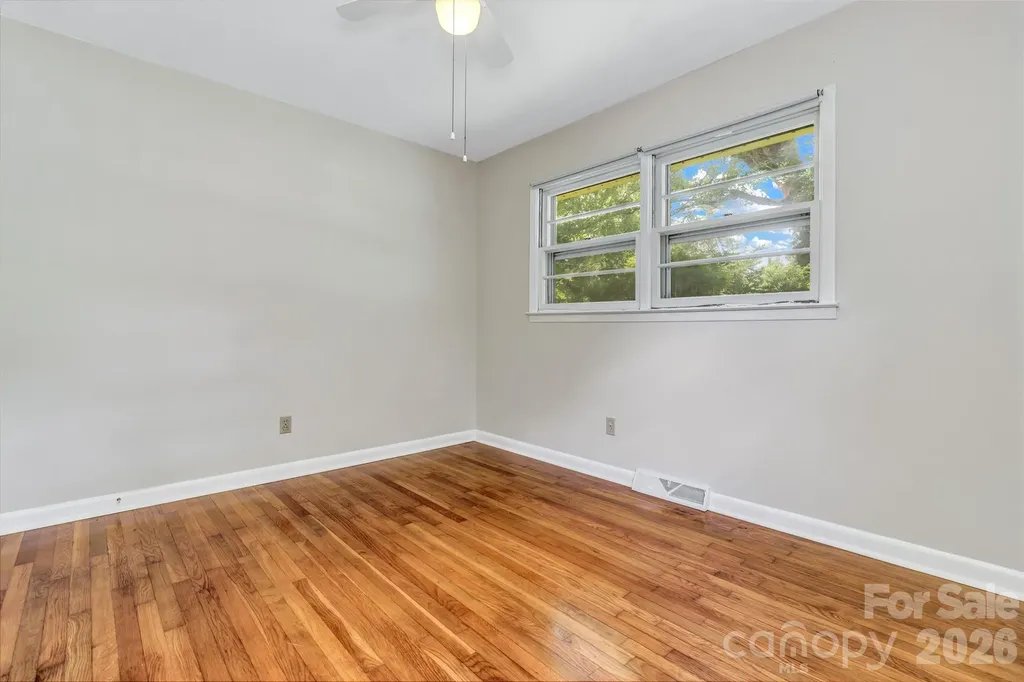 67 Wagon Road Asheville NC 28805