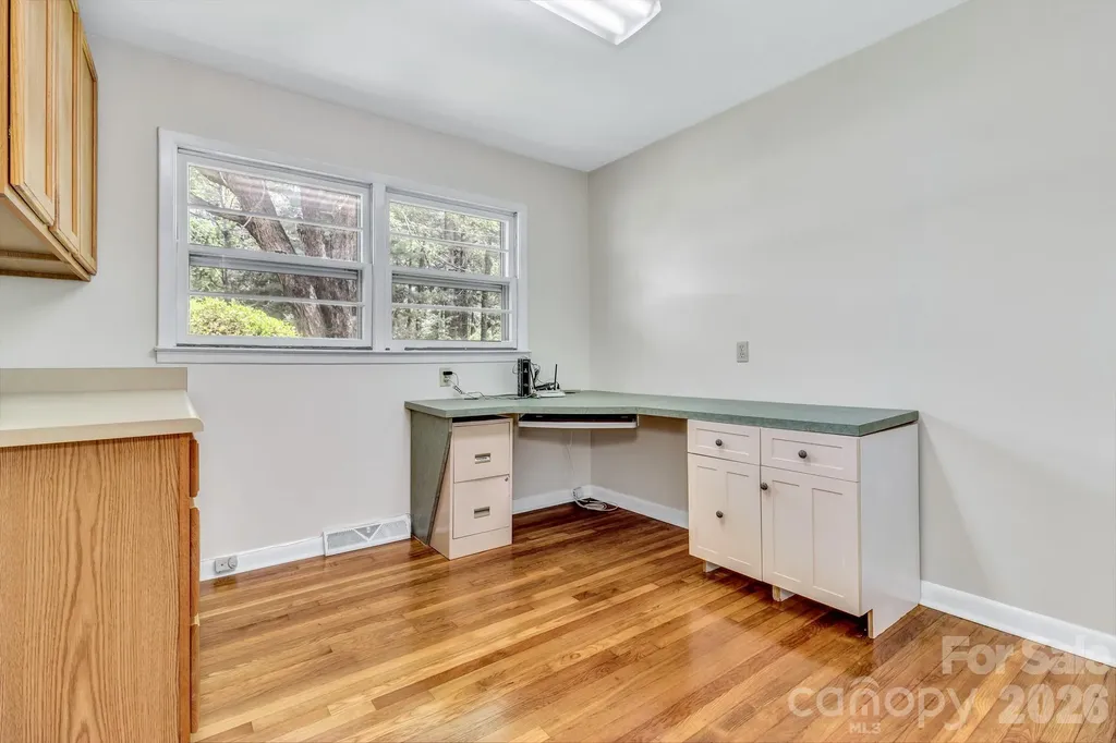 67 Wagon Road Asheville NC 28805