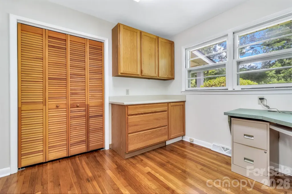 67 Wagon Road Asheville NC 28805