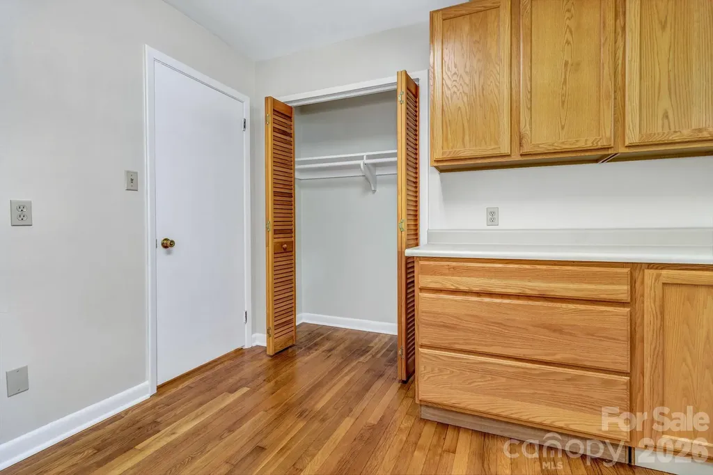 67 Wagon Road Asheville NC 28805