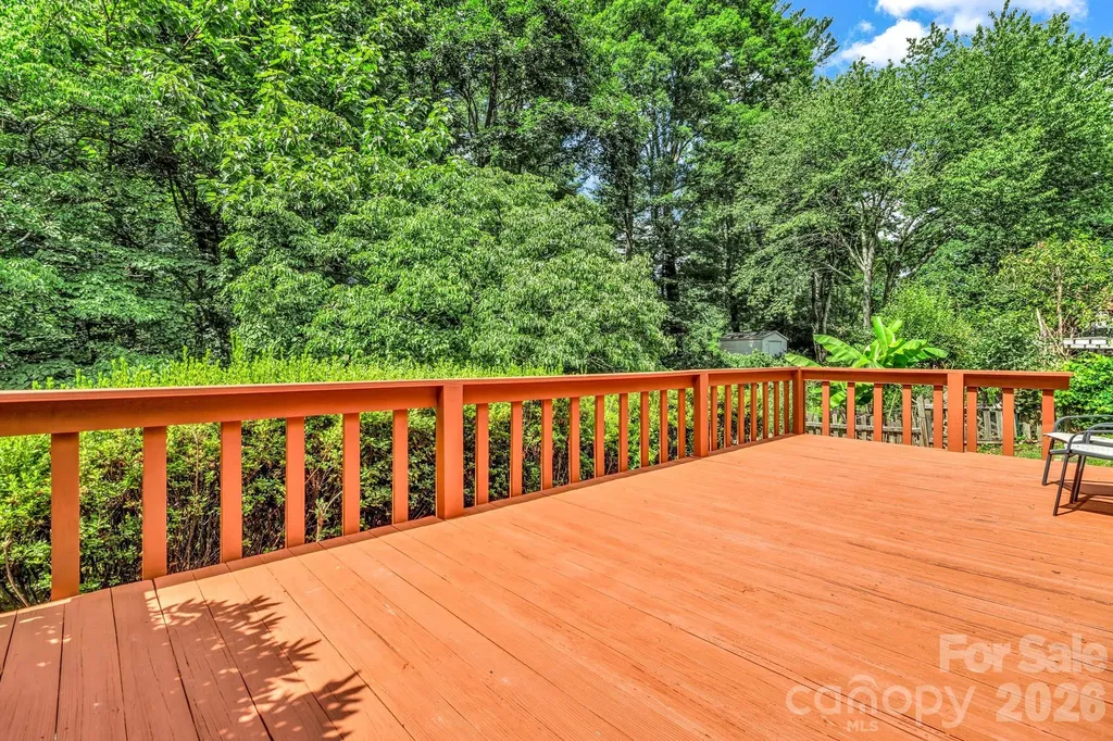67 Wagon Road Asheville NC 28805