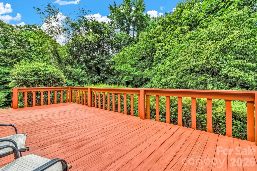 67 Wagon Road Asheville NC 28805