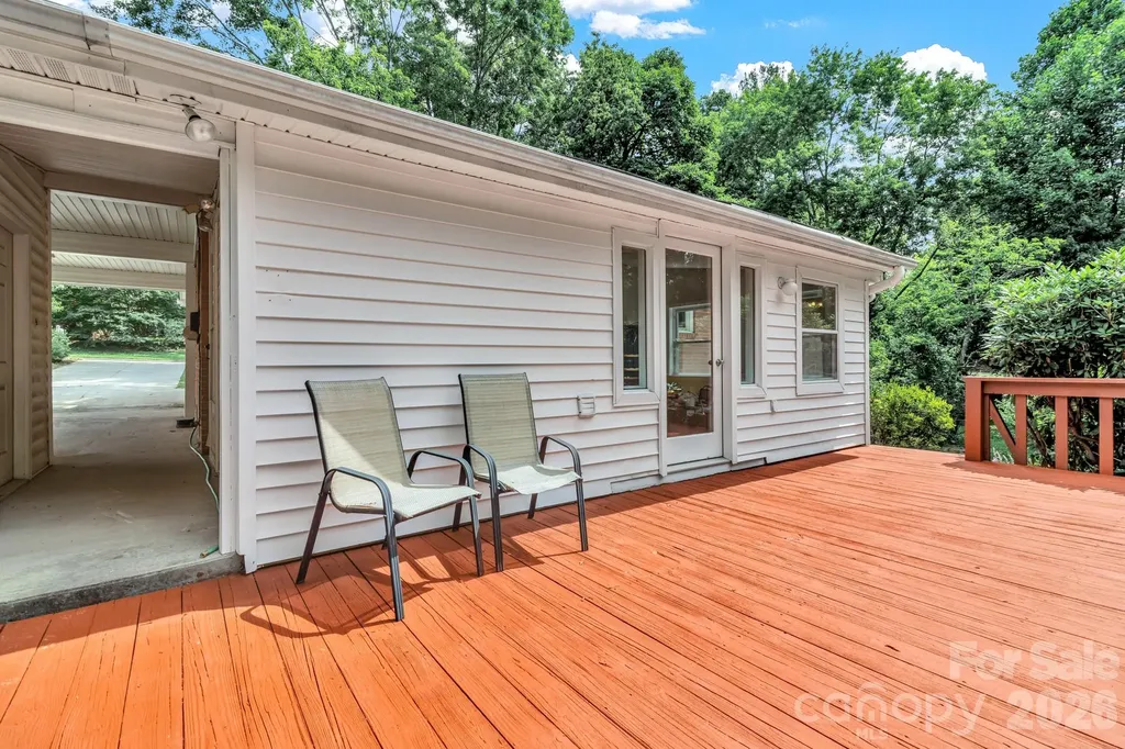 67 Wagon Road Asheville NC 28805