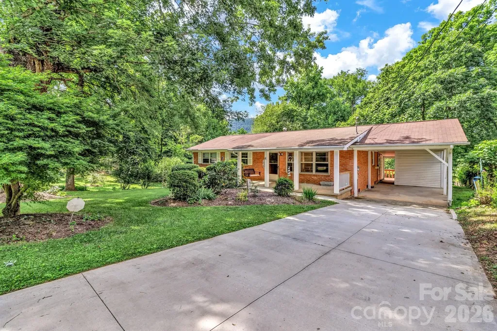 67 Wagon Road Asheville NC 28805