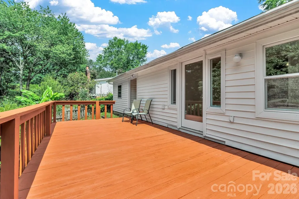 67 Wagon Road Asheville NC 28805