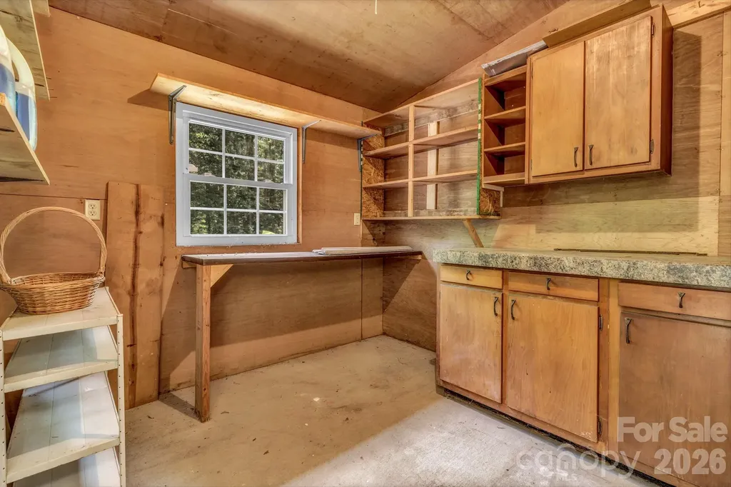 67 Wagon Road Asheville NC 28805
