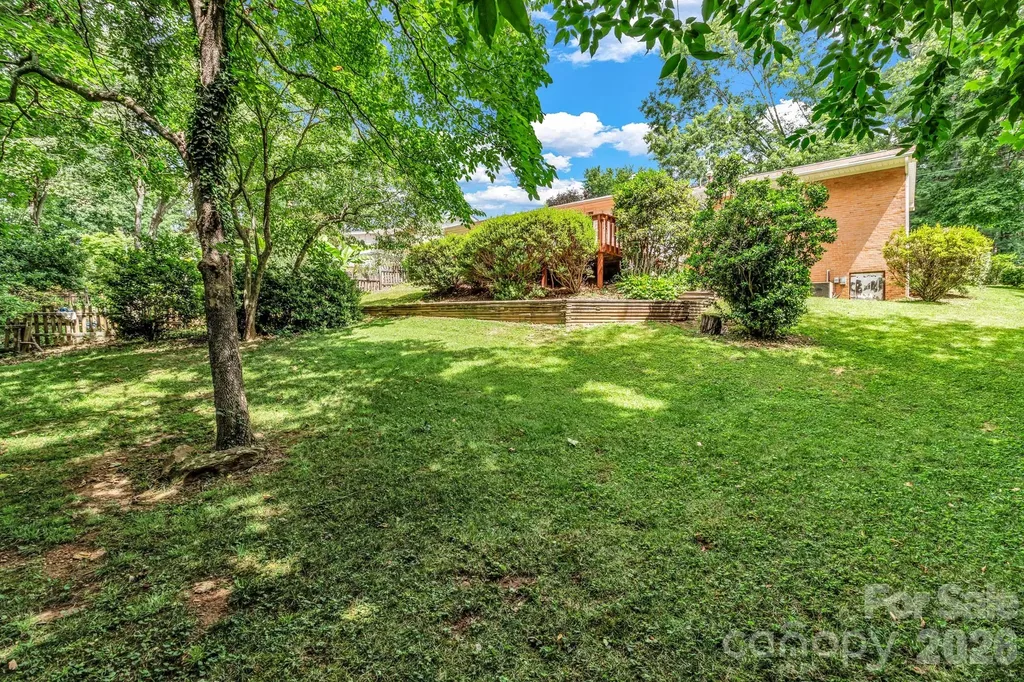67 Wagon Road Asheville NC 28805