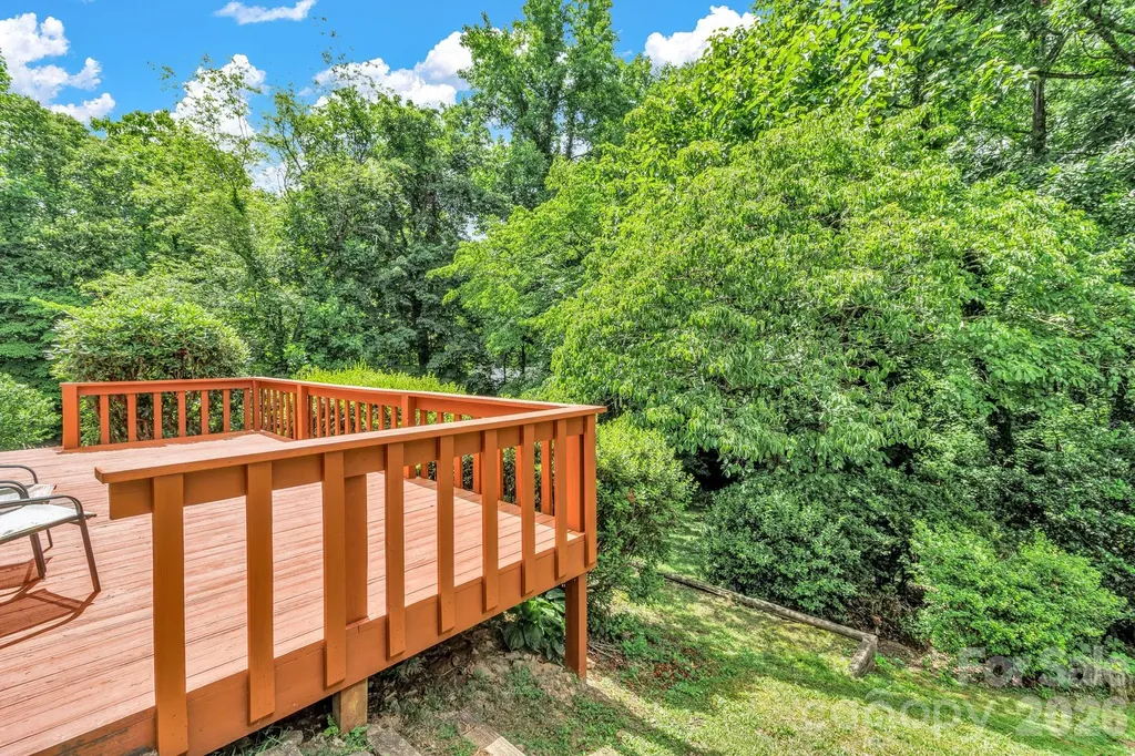 67 Wagon Road Asheville NC 28805