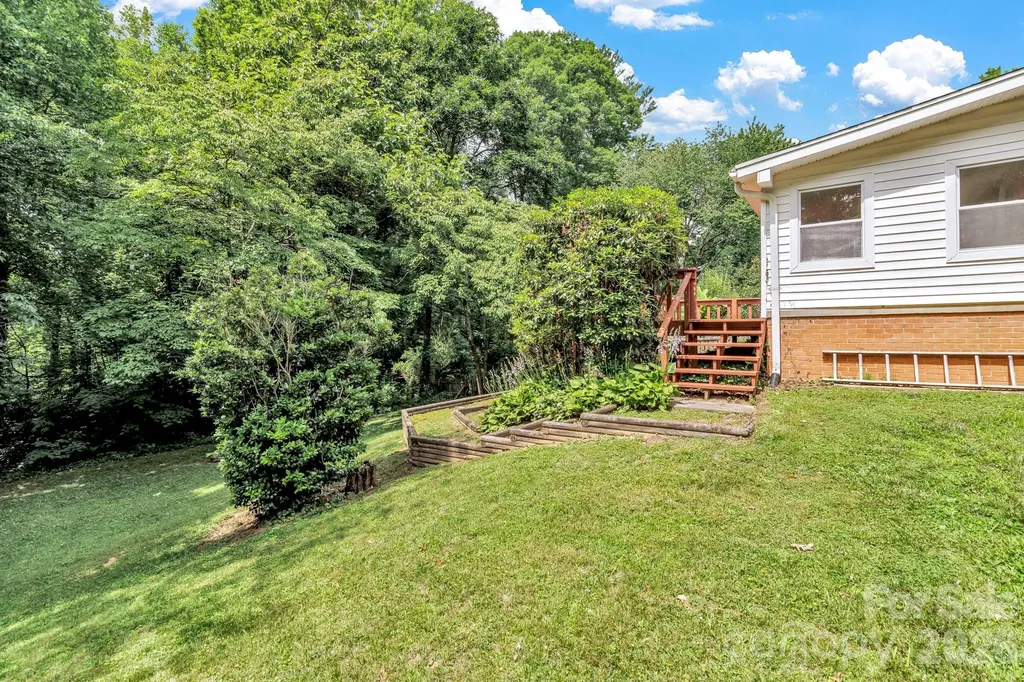 67 Wagon Road Asheville NC 28805