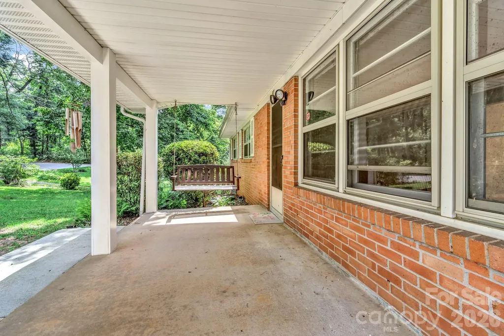 67 Wagon Road Asheville NC 28805
