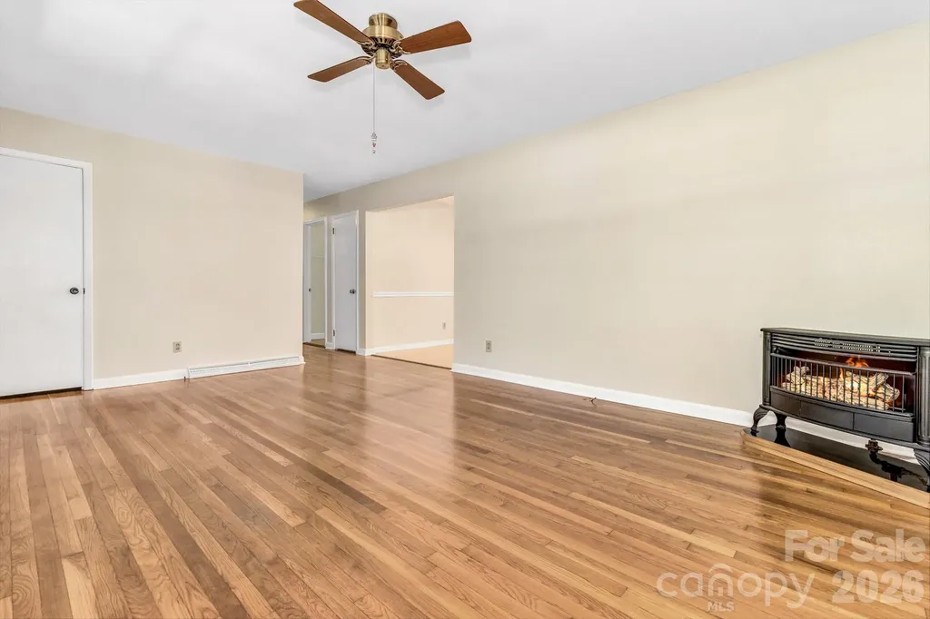 67 Wagon Road Asheville NC 28805
