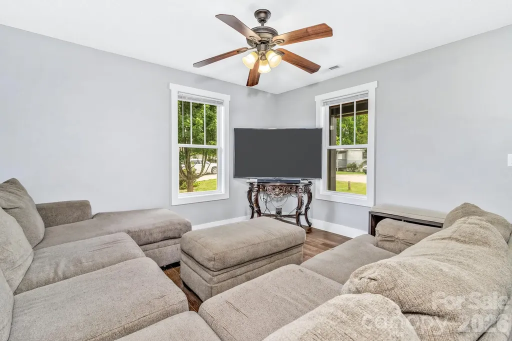 43 Pelzer Street Asheville NC 28804